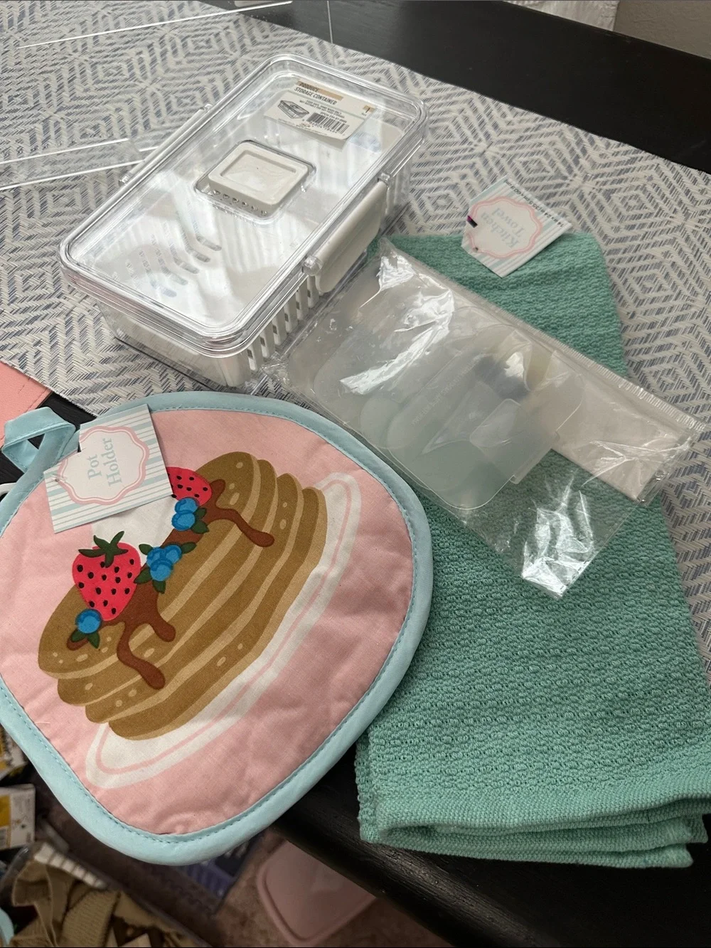 4pc bundle Home Kitchen set. NWT